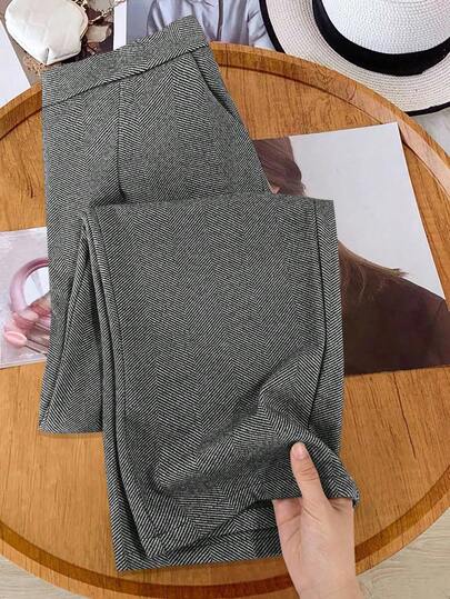 EMERY ROSE بنطلون كاجوال للنساء ذوات الحجم الكبير مع جيوب، قماش رقيق بنمط السمكة