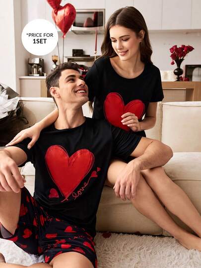 CoupledUp طقم بيجامة قصير الأكمام مع طباعة قلب لعيد الحب للأزواج