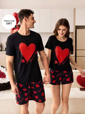 CoupledUp طقم بيجامة قصير الأكمام مع طباعة قلب لعيد الحب للأزواج