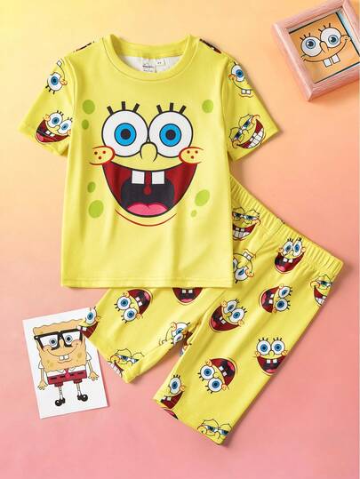 SpongeBob SquarePants | SHEIN بيجامة مكونة من ملابس علوية كم قصير وشورت بطبعة كرتونية للأولاد، مناسبة للارتداء