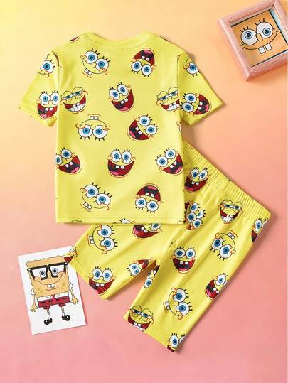 SpongeBob SquarePants | SHEIN بيجامة مكونة من ملابس علوية كم قصير وشورت بطبعة كرتونية للأولاد، مناسبة للارتداء
