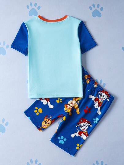 SHEIN | PAW Patrol طقم بيجامة مكون من ملابس علوية كم قصير وشورت بنمط كرتوني للأولاد، مصنوع من قماش مريح