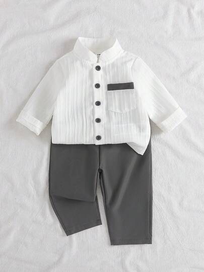 SHEIN Vintaside Kids مجموعة من قطعتين للأولاد الرضع، ملابس علوية بياقة مندرين وأكمام قصيرة مع أزرار وجيوب قصاصة، مقترن مع شورت ذو خصر مطاطي، ملابس كاجوال فضفاضة مريحة، وصول جديد للصيف