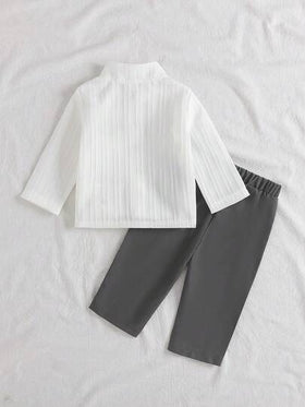 SHEIN Vintaside Kids مجموعة من قطعتين للأولاد الرضع، ملابس علوية بياقة مندرين وأكمام قصيرة مع أزرار وجيوب قصاصة، مقترن مع شورت ذو خصر مطاطي، ملابس كاجوال فضفاضة مريحة، وصول جديد للصيف