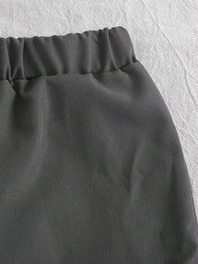 SHEIN Vintaside Kids مجموعة من قطعتين للأولاد الرضع، ملابس علوية بياقة مندرين وأكمام قصيرة مع أزرار وجيوب قصاصة، مقترن مع شورت ذو خصر مطاطي، ملابس كاجوال فضفاضة مريحة، وصول جديد للصيف