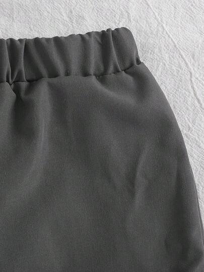 SHEIN Vintaside Kids مجموعة من قطعتين للأولاد الرضع، ملابس علوية بياقة مندرين وأكمام قصيرة مع أزرار وجيوب قصاصة، مقترن مع شورت ذو خصر مطاطي، ملابس كاجوال فضفاضة مريحة، وصول جديد للصيف