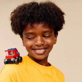LEGO مجموعة دمى شاحنة إطفاء مدينة من قطع البناء - لعب دور الطوارئ للأطفال 5+ سنوات - تشمل سلم قابل للتمديد وشخصية رجل إطفاء صغيرة - هدية عيد ميلاد
