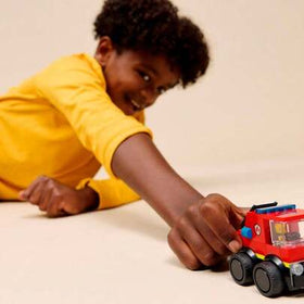 LEGO مجموعة دمى شاحنة إطفاء مدينة من قطع البناء - لعب دور الطوارئ للأطفال 5+ سنوات - تشمل سلم قابل للتمديد وشخصية رجل إطفاء صغيرة - هدية عيد ميلاد