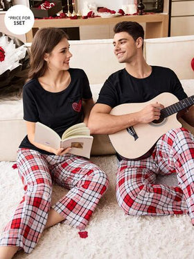 CoupledUp مجموعة بيجامة للرجال مكونة من ملابس علوية بأكمام قصيرة مطبوع عليه قلب وبنطال مربعات حمراء وبيضاء، بيجامات مطابقة للأزواج في عيد الحب