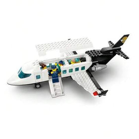 LEGO طقم لعبة مكعبات بناء مطار المدينة - لعبة بناء للأطفال - مجموعة لعب تظاهر بالسفر مناسبة للأولاد والبنات من عمر 8 سنوات فما فوق - تشمل 9 شخصيات صغيرة - هدية عيد ميلاد إبداعية - 60502