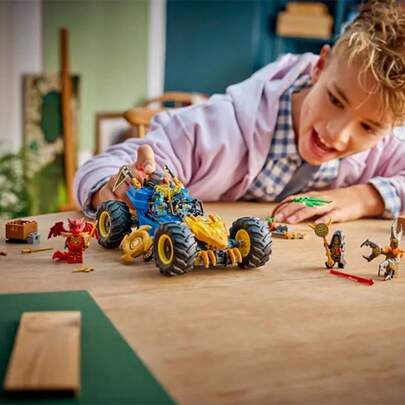 LEGO لعبة بناء سيارة جاي المتحولة من ليغو نينجاجو للأولاد والبنات - سيارة لعب بوضعين للعب للأطفال من عمر 8 سنوات فما فوق - مع الشخصيات جاي، نيا، كاي بشكل تنين، وشخصيتين إضافيتين - فكرة هدية لأعياد الميلاد - 71856