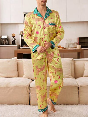 CoupledUp طقم بيجامة كارديجان مطبوع بنمط نمر، شمس، نجم، قمر مبسط للرجال في عيد الحب
