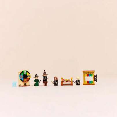 LEGO قلعة هوغوارتس من ليغو هاري بوتر: لعبة بناء طقوس قبعة الفرز للأولاد والبنات - مجموعة لعب تمثيلية للأطفال، من عمر 7 سنوات فما فوق - مع 4 شخصيات صغيرة وشكل لعبة قطة باترونوس - فكرة هدية لأعياد الميلاد - 76460