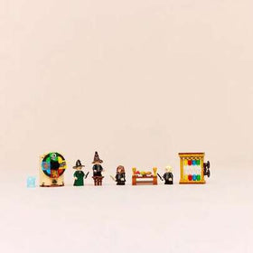 LEGO قلعة هوغوارتس من ليغو هاري بوتر: لعبة بناء طقوس قبعة الفرز للأولاد والبنات - مجموعة لعب تمثيلية للأطفال، من عمر 7 سنوات فما فوق - مع 4 شخصيات صغيرة وشكل لعبة قطة باترونوس - فكرة هدية لأعياد الميلاد - 76460