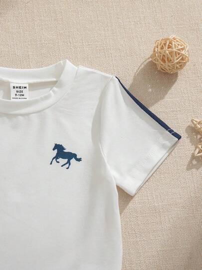 SHEIN Playful Pals مجموعة ملابس علوية وبنطلون قصير الأكمام للأطفال/الأولاد الرضع باللونين الأسود والأبيض، مزينة بشريط جانبي وطباعة الحصان، أنيقة وعصرية للارتداء في المنزل أو الخارج في الصيف