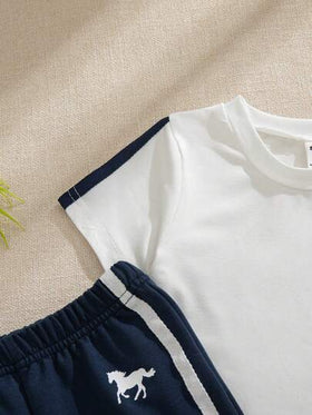 SHEIN Playful Pals مجموعة ملابس علوية وبنطلون قصير الأكمام للأطفال/الأولاد الرضع باللونين الأسود والأبيض، مزينة بشريط جانبي وطباعة الحصان، أنيقة وعصرية للارتداء في المنزل أو الخارج في الصيف