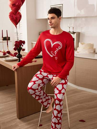 CoupledUp بيجامة رجالية بأكمام طويلة وبنطال، بتصميم قلب وكتابة إنجليزية بألوان متباينة لعيد الحب