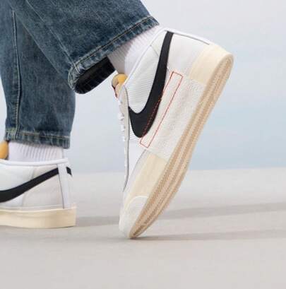 Nike حذاء رياضي رجالي من طراز BLAZER LOW PRO CLUB