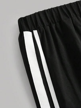 SHEIN مجموعة بنطلون وتي شيرت فضفاض بتصميم أبيض وأسود للبنات المراهقات، تي شيرت بياقة طاقم وأكمام قصيرة، بنطلون ساق واسعة، مناسب للمدرسة والرياضة