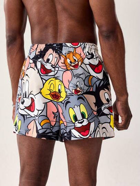 TOM & JERRY X SHEIN شورت كاجوال للرجال بخصر مرن ورسوم كرتونية، جيوب مائلة، فضفاض مناسب للشاطئ، صيفي