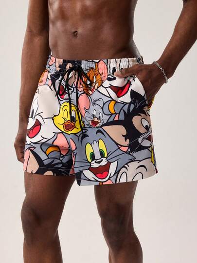 TOM & JERRY X SHEIN شورت كاجوال للرجال بخصر مرن ورسوم كرتونية، جيوب مائلة، فضفاض مناسب للشاطئ، صيفي