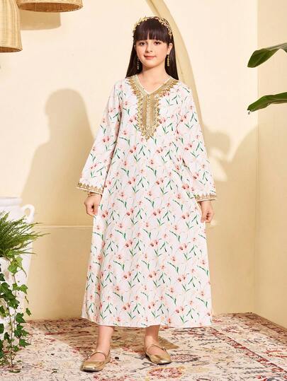 SHEIN فستان كاجوال تقليدي عربي/ للبنات الصغيرات، بنقشة زهور، وحواف مطرزة، وفستان ماكسي فضفاض، وقفطان ملون بأكمام طويلة