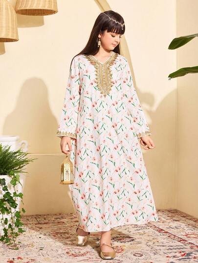 SHEIN فستان كاجوال تقليدي عربي/ للبنات الصغيرات، بنقشة زهور، وحواف مطرزة، وفستان ماكسي فضفاض، وقفطان ملون بأكمام طويلة