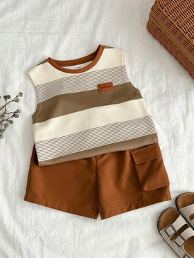SHEIN طقم ملابس علوية أكمام قصيرة مخطط وشورت كارجو للأولاد، موضة الربيع/الصيف، ملابس يومية مريحة، عودة إلى المدرسة، قطعتان