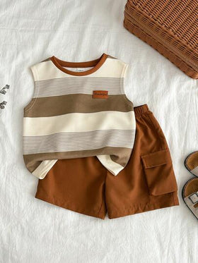 SHEIN طقم ملابس علوية أكمام قصيرة مخطط وشورت كارجو للأولاد، موضة الربيع/الصيف، ملابس يومية مريحة، عودة إلى المدرسة، قطعتان