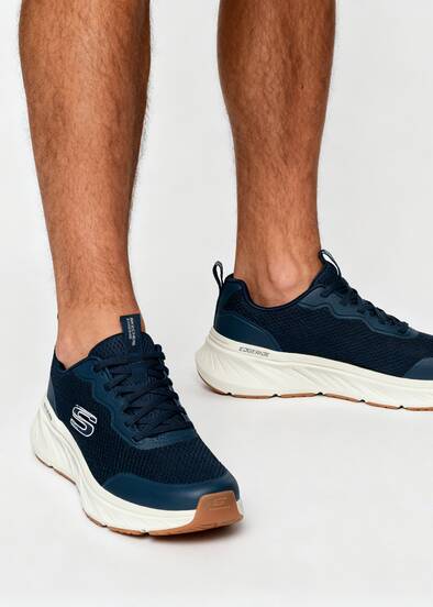 Skechers أحذية رياضية رجالية خفيفة الوزن وراحة، بنعل من رغوة EVA وبطانة من رغوة الذاكرة المبردة بالهواء، امتصاص الصدمات في الجري على الطرق، لمسة لينة وارتداد، 232835-NVW
