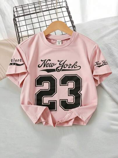 SHEIN Genkimix Kids قميص تي شيرت قصير الأكمام بطباعة أرقام وحروف وردي وأسود، ملابس رياضية كاجوال للبنات، مناسب للربيع/الصيف/الخريف/الشتاء