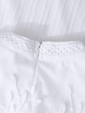 SHEIN جمبسوت أنيقة للفتيات بتصميم بسيط مع تطريز دانتيل، ملابس علوية قصيرة الأكمام مع تطريز دانتيل أبيض وبنطال مطوي، مناسبة للارتداء اليومي أو للذهاب إلى العمل في فصلي الربيع والخريف
