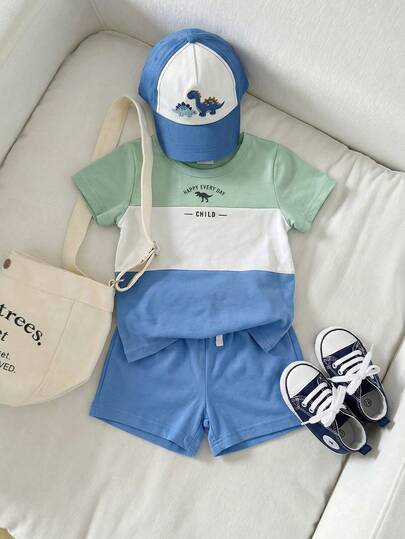 SHEIN Playful Pals مجموعة قميص وشورت للأطفال الرضع والصغار من 0-3 سنوات، قطعتان، بتصميم ألوان متباينة وطباعة حرف وديناصور، رقبة دائرية وأكمام قصيرة، وشورت بخصر مطاطي، مناسب للاستخدام اليومي العادي للأطفال، ملابس أطفال صيفية، ملابس أولاد رضع
