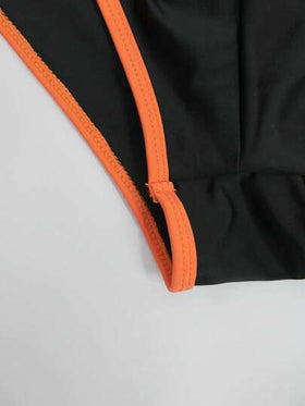 Manfinity Swimmode شورت سباحة مثلث مع خطوط ملونة للرجال للصيف والعطلات الشاطئية