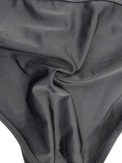 Manfinity Swimmode شورت سباحة مثلث مع خطوط ملونة للرجال للصيف والعطلات الشاطئية