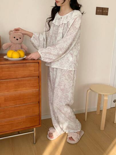 SHEIN Vintaside Kids طقم بيجامة للمراهقات مكون من ملابس علوية بأكمام فانوس مزخرفة بطبعات زهرية وتريم كشكش وبنطلون، مناسب للربيع والخريف