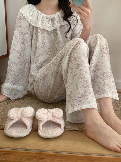SHEIN Vintaside Kids طقم بيجامة للمراهقات مكون من ملابس علوية بأكمام فانوس مزخرفة بطبعات زهرية وتريم كشكش وبنطلون، مناسب للربيع والخريف