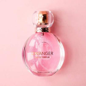عطر مع مسحوق ذهبي له رائحة قوية وثابتة، ويمكن استخدامه كهدية للنساء. رائحة سلسلة الرمال المتحركة مشابهة لرائحة العلامات التجارية الكبرى. رائحة الكاكاو ممزوجة برائحة الزهور 30مل