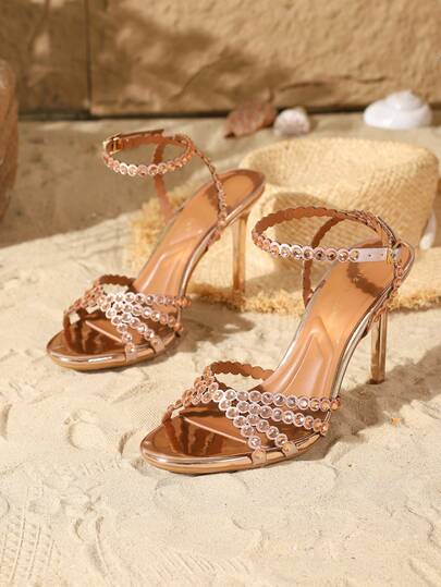 On feet& in love صنادل نسائية أنيقة وأنيقة وجذابة ذات أشرطة وإبزيم، مفتوحة من الأمام وذات كعب عالٍ، مناسبة للارتداء مع الفساتين