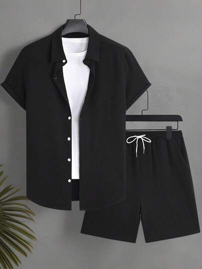 Manfinity Swimmode بدلة شاطئ مكونة من قميص أكمام قصيرة لون سادة وشورت للرجال كبار الحجم