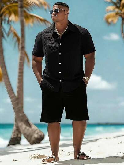 Manfinity Swimmode بدلة شاطئ مكونة من قميص أكمام قصيرة لون سادة وشورت للرجال كبار الحجم