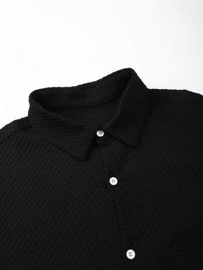 Manfinity Swimmode بدلة شاطئ مكونة من قميص أكمام قصيرة لون سادة وشورت للرجال كبار الحجم