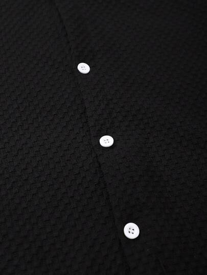 Manfinity Swimmode بدلة شاطئ مكونة من قميص أكمام قصيرة لون سادة وشورت للرجال كبار الحجم