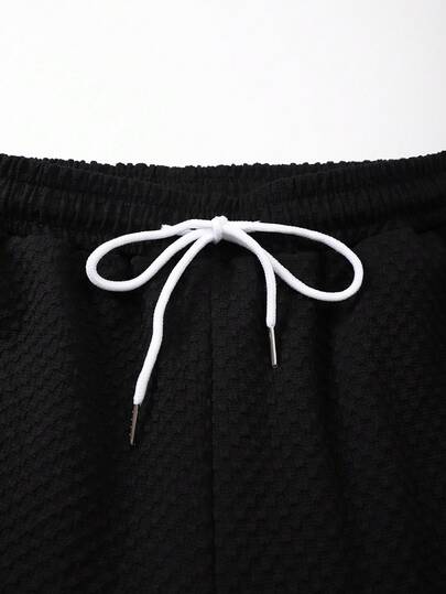 Manfinity Swimmode بدلة شاطئ مكونة من قميص أكمام قصيرة لون سادة وشورت للرجال كبار الحجم