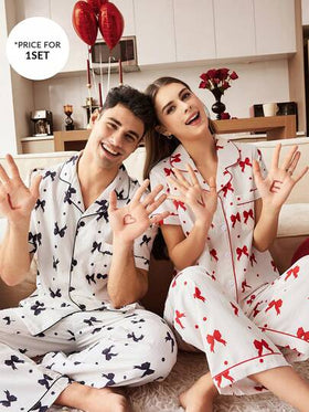 CoupledUp طقم بيجامة رجالي بطبعة الفيونكة الكلاسيكية