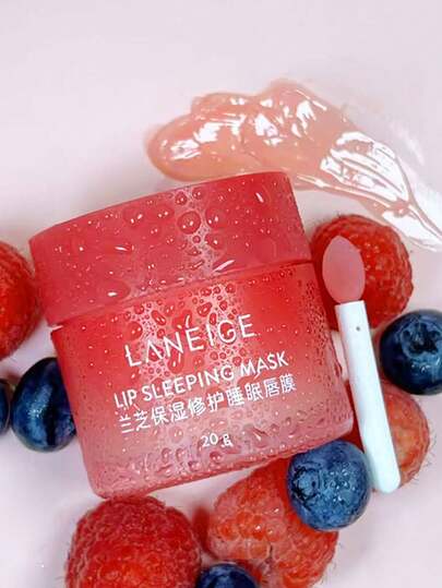 Laneige قناع نوم الشفاه بالتوت، 20 جرام، إصلاح مكثف طوال الليل، ترطيب عميق، تقليل خطوط الشفاه، تحسين الشفاه الجافة والمتقشرة. مدعم بفيتامين سي ومضادات الأكسدة لتنقية لون الشفاه. يحافظ على الرطوبة والمغذيات، ويمنع الجفاف الليلي. ملمس جيلي وردي، مرطب وغير ل