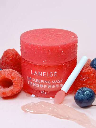 Laneige قناع نوم الشفاه بالتوت، 20 جرام، إصلاح مكثف طوال الليل، ترطيب عميق، تقليل خطوط الشفاه، تحسين الشفاه الجافة والمتقشرة. مدعم بفيتامين سي ومضادات الأكسدة لتنقية لون الشفاه. يحافظ على الرطوبة والمغذيات، ويمنع الجفاف الليلي. ملمس جيلي وردي، مرطب وغير ل