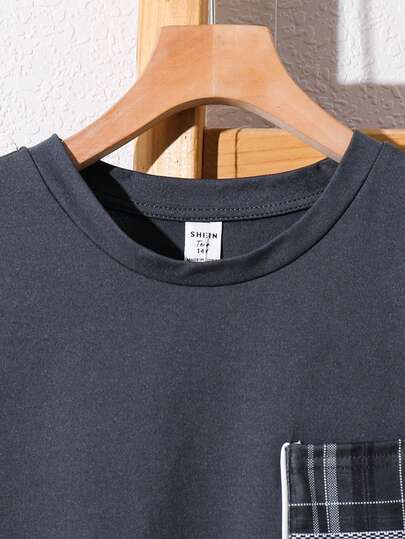 SHEIN مجموعة بيجامة شورت كاجوال بجيب ذات رقبة دائرية بنمط المربعات لصبية المراهقين، قطعتان