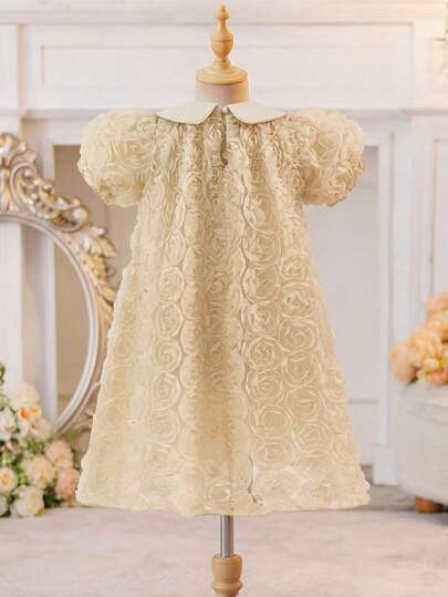 SHEIN فستان كاجوال للفتاة الصغيرة بطبعات ملونة وياقة بيتر بان وزهور ثلاثية الأبعاد