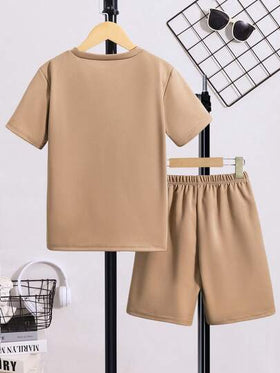 SHEIN Mirajuku مجموعة ملابس علوية كم قصير وشورت كاجوال للأولاد، مقاس كبير قطعتان